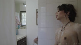 Cheating on Stepbrother in the Shower - porno gratuito su 1PORNO.NET