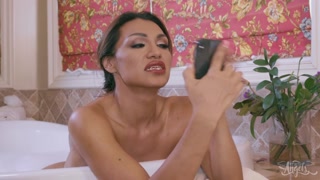 Latina Bombshell Pierce Paris's Big Tits and Ass - 1PORNO.NET에서 무료 포르노