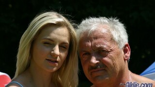 Blonde Bombshell Jannine Sucks Gustavo's Cock - หนังโป๊ที่ดีที่สุดโดยไม่ต้องลงทะเบียน 1PORNO.NET