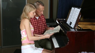 The Skinny Piano Teacher - หนังโป๊ที่ดีที่สุดโดยไม่ต้องลงทะเบียน 1PORNO.NET