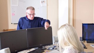 Cum Swallowing Secretary with Big Tits - the best porn without registration 1PORNO.NET