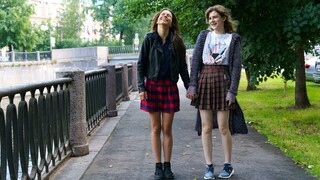 Shaved Pussy Lesbians in the Park - porno gratis en 1PORNO.NET
