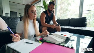 Blonde Bombshell Escapes Friendzone with Creampie - free porn on 1PORNO.NET