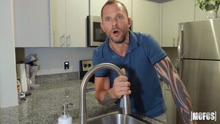Stepdad Cheats on Mom with Stepdaughter - free porn on 1PORNO.NET