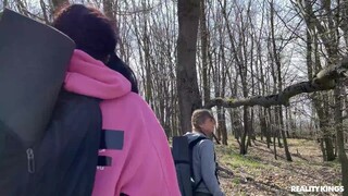 Amateur Outdoor Threesome with Shaved Pussies - 登録不要の最高のポルノ 1PORNO.NET