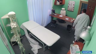 Doctor Fucks Blonde in Medical Office - il miglior porno senza registrazione 1PORNO.NET