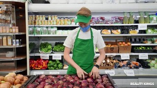 Big Ass Brunette in Supermarket - o melhor pornô sem registro 1PORNO.NET
