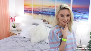 Squirting Pajama Ride with Petite Lola - the best porn without registration 1PORNO.NET