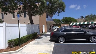 Amateur Car Sex with Olivia Lee and Jmac - free porn on 1PORNO.NET