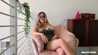 Codi Vore's Masturbation Madness - 등록 없이 볼 수 있는 최고의 포르노 1PORNO.NET