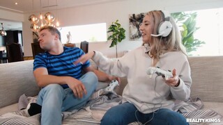 Glasses Girl Gets Deepthroat Blowjob - free porn on 1PORNO.NET