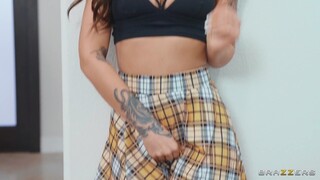 Brunette Bombshell April Olsen's Toy Ride - free porn on 1PORNO.NET