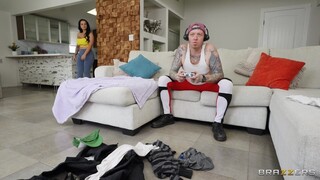 Tattooed Girlfriend Gets Oiled Up - the best porn without registration 1PORNO.NET
