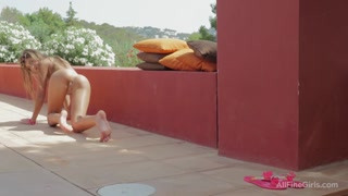 Small Tits, Big Orgasms in the Pool - найкраще порно без реєстрації 1PORNO.NET