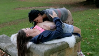 Come And Get Me - Lesbian Outdoor Masturbation with Shaved Pussies - porno gratuito su 1PORNO.NET