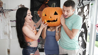 Swalloween Treat: Tia Cyrus Deep Throat & Cumshot Fun - the best porn without registration 1PORNO.NET