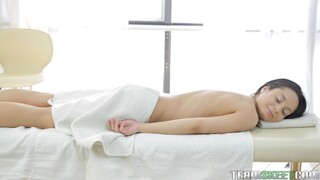 Young Sasha Enjoys a Hot Massage Fuck Session - il miglior porno senza registrazione 1PORNO.NET