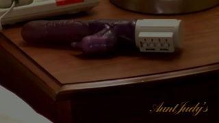 Kelly uses a vibrator to satisfy herself - cel mai bun pornograf fără înregistrare 1PORNO.NET