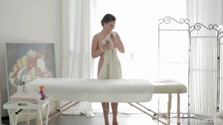 Maia gets massaged before her anal debut - the best porn without registration 1PORNO.NET