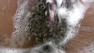 Hairy Issabella Relaxes in the Tub - le meilleur porno sans inscription 1PORNO.NET