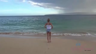 Amateur Blonde Athena Faris Gets Fingered in Hawaii POV - el mejor porno sin registro 1PORNO.NET