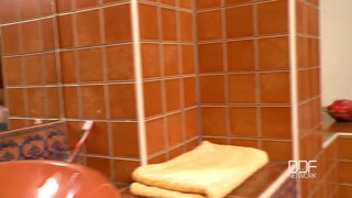 Big Tits Nanny Spraying in Shower - 등록 없이 볼 수 있는 최고의 포르노 1PORNO.NET