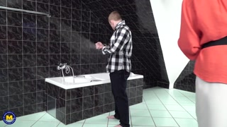 Ryanne the Horny Cougar Peeps on Shower Boy with Sex Toys - the best porn without registration 1PORNO.NET