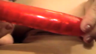 Bee spreads wide for a giant dildo in her pussy - free porn on 1PORNO.NET