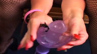 Leighanne enjoys her dildo in class - free porn on 1PORNO.NET