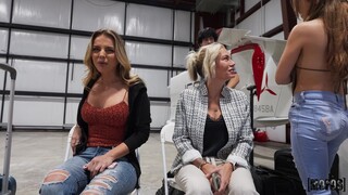 Kate Dalia rides GI Joey cowgirl style while he squeezes her tits - 无需注册的最佳色情内容 1PORNO.NET