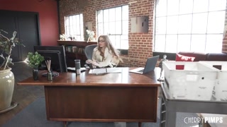 Big Ass Blonde Vanessa Vega Gets a Rough Delivery at Work - the best porn without registration 1PORNO.NET