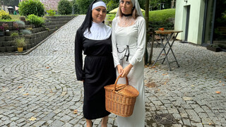 Holy Sisters Stop at Nothing for a Donation: Fanta Sia, Christina Santes, Charlie Dean - najlepsze porno bez rejestracji 1PORNO.NET