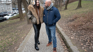 Sakura Hell takes well-hung Pavlos in front of blindfolded cuck hubby Libor - 免费色情在 1PORNO.NET