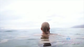 Emma Hix Shower Pissing - Naughty Blonde on the Beach - the best porn without registration 1PORNO.NET