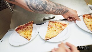 Pussy Eats Pizza while Getting Fucked - the best porn without registration 1PORNO.NET
