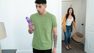  I Discovered Stepmom's Hot Toys  - the best porn without registration 1PORNO.NET