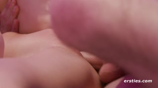 Shaved Tattooed Brunette - Face to Face Handjob and Kissing - หนังโป๊ที่ดีที่สุดโดยไม่ต้องลงทะเบียน 1PORNO.NET