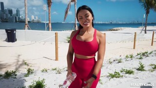 Athletic Latina Gets Titty Fucked on the Beach - el mejor porno sin registro 1PORNO.NET