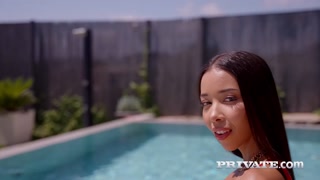 Russian Pool Fun with Lia Lin - gratis porr på 1PORNO.NET