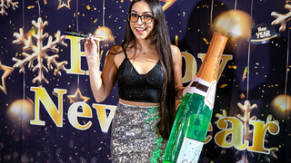 Tiny Slut Madison Wilde Takes Danny's Cock for NYE - free porn on 1PORNO.NET