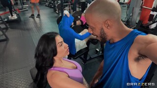 Dwayne Foxxx Fucks Brunette in Gym - the best porn without registration 1PORNO.NET