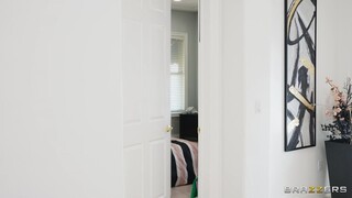  FFM Trio: Kira Noir, Charles Dera, and Cassie Del Isla Get Down - free porn on 1PORNO.NET
