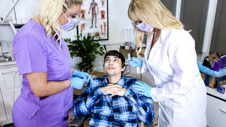 Blonde Dentist Gives Double Blowjob - the best porn without registration 1PORNO.NET