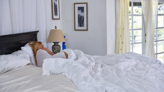 Home Alone with a Pornstar - the best porn without registration 1PORNO.NET