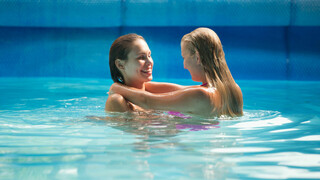 Swimming Pool Sex Fest - darmowe porno na 1PORNO.NET