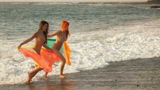 Close Up Lesbian Action on the Beach - the best porn without registration 1PORNO.NET