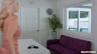 Massage Room Blowjob with Skye Blue and Keiran - free porn on 1PORNO.NET