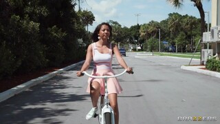 Busty Brunette Friend of My Grandma - the best porn without registration 1PORNO.NET
