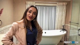 Sexy Sera Beats Mom - porno gratuito su 1PORNO.NET